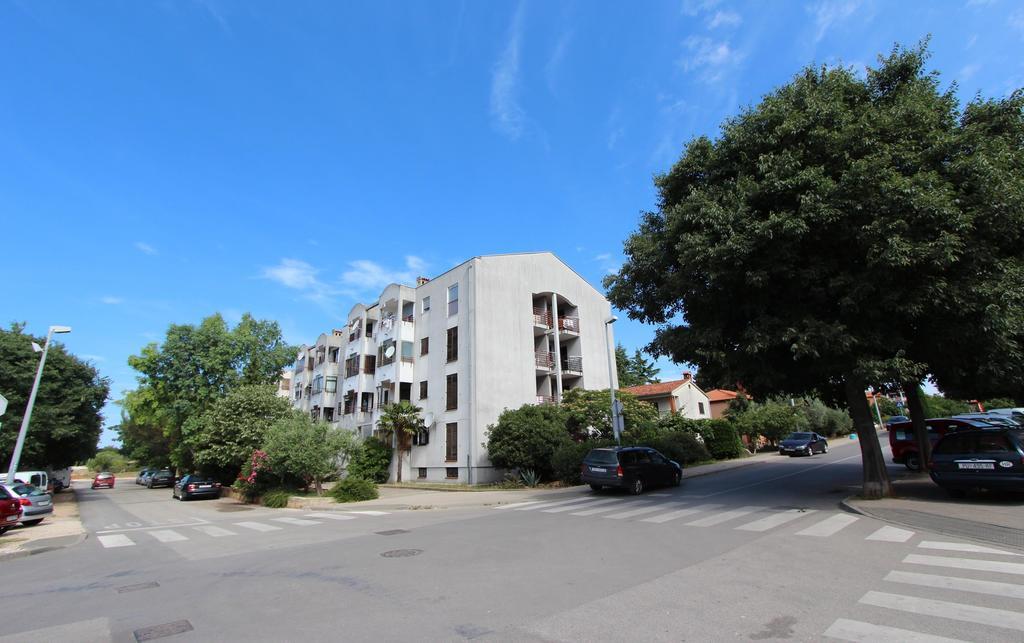 Apartment Vesna ロヴィニ エクステリア 写真