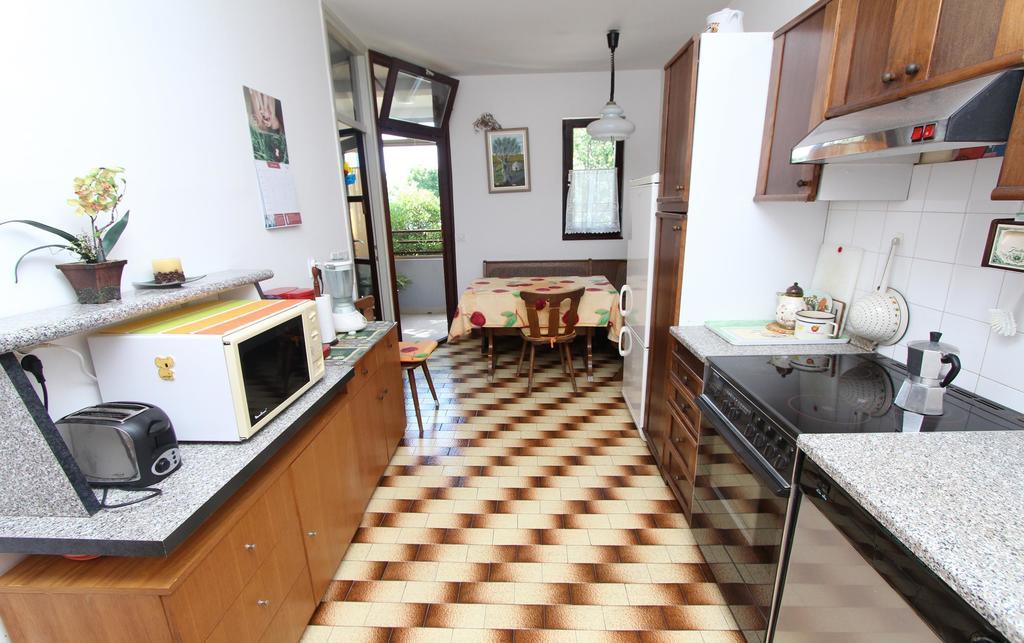 Apartment Vesna ロヴィニ 部屋 写真