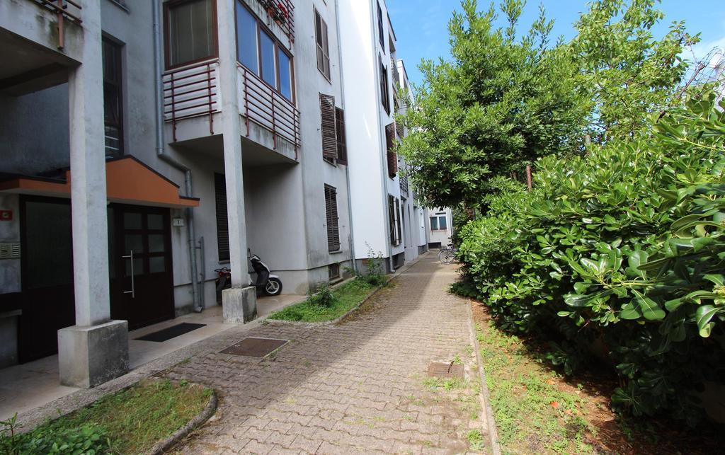 Apartment Vesna ロヴィニ エクステリア 写真