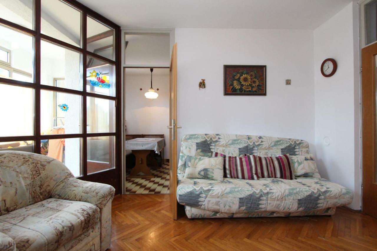 Apartment Vesna ロヴィニ エクステリア 写真